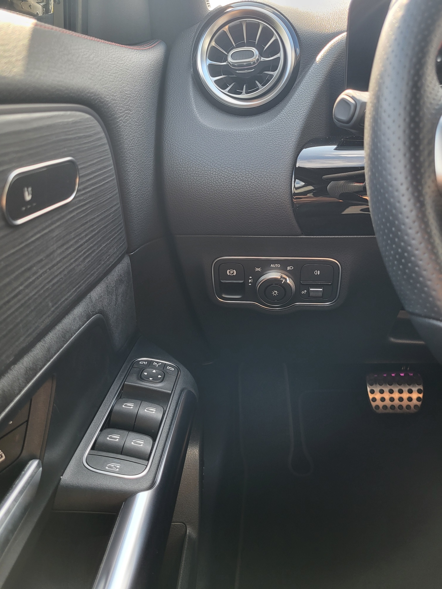 MERCEDES-BENZ GLA 250 4Matic AMG Line 8G-DCT-image-10