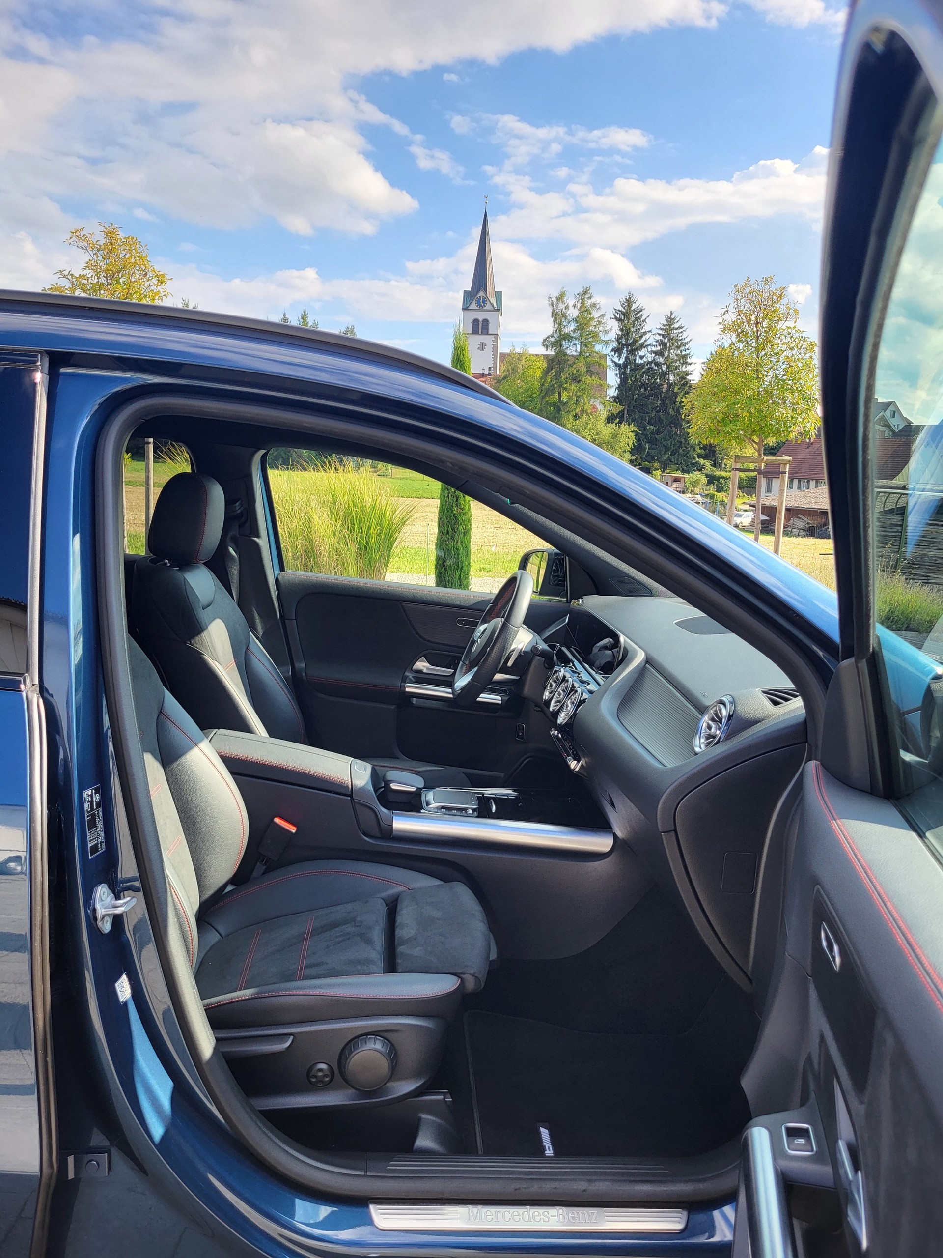 MERCEDES-BENZ GLA 250 4Matic AMG Line 8G-DCT-image-5
