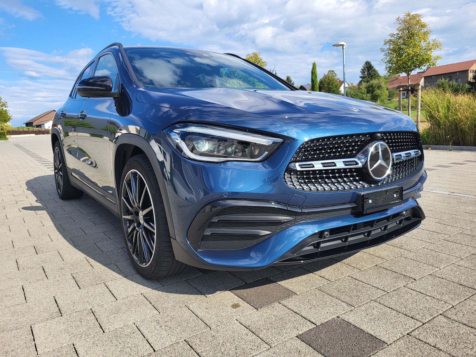 MERCEDES-BENZ GLA 250 4Matic AMG Line 8G-DCT-image-0