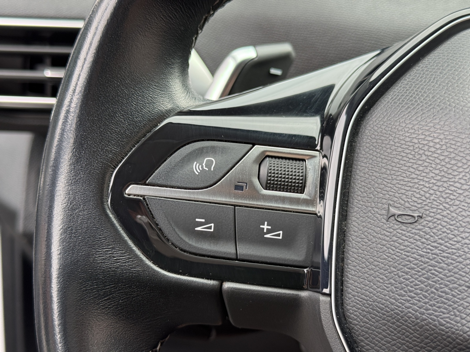 PEUGEOT 3008 1.2 PureTech Active EAT-image-22
