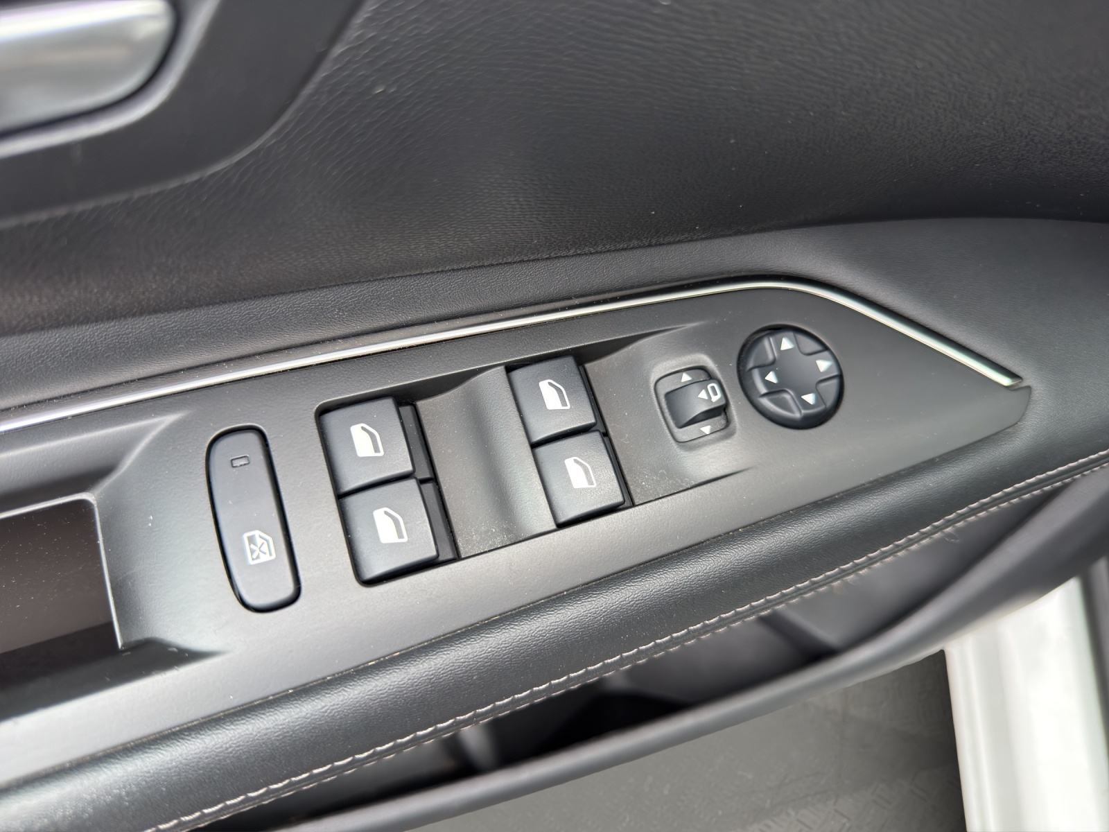 PEUGEOT 3008 1.2 PureTech Active EAT-image-20