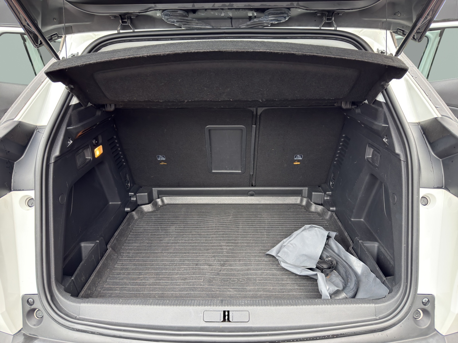 PEUGEOT 3008 1.2 PureTech Active EAT-image-18