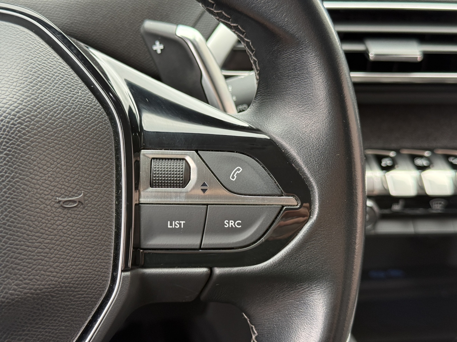 PEUGEOT 3008 1.2 PureTech Active EAT-image-23