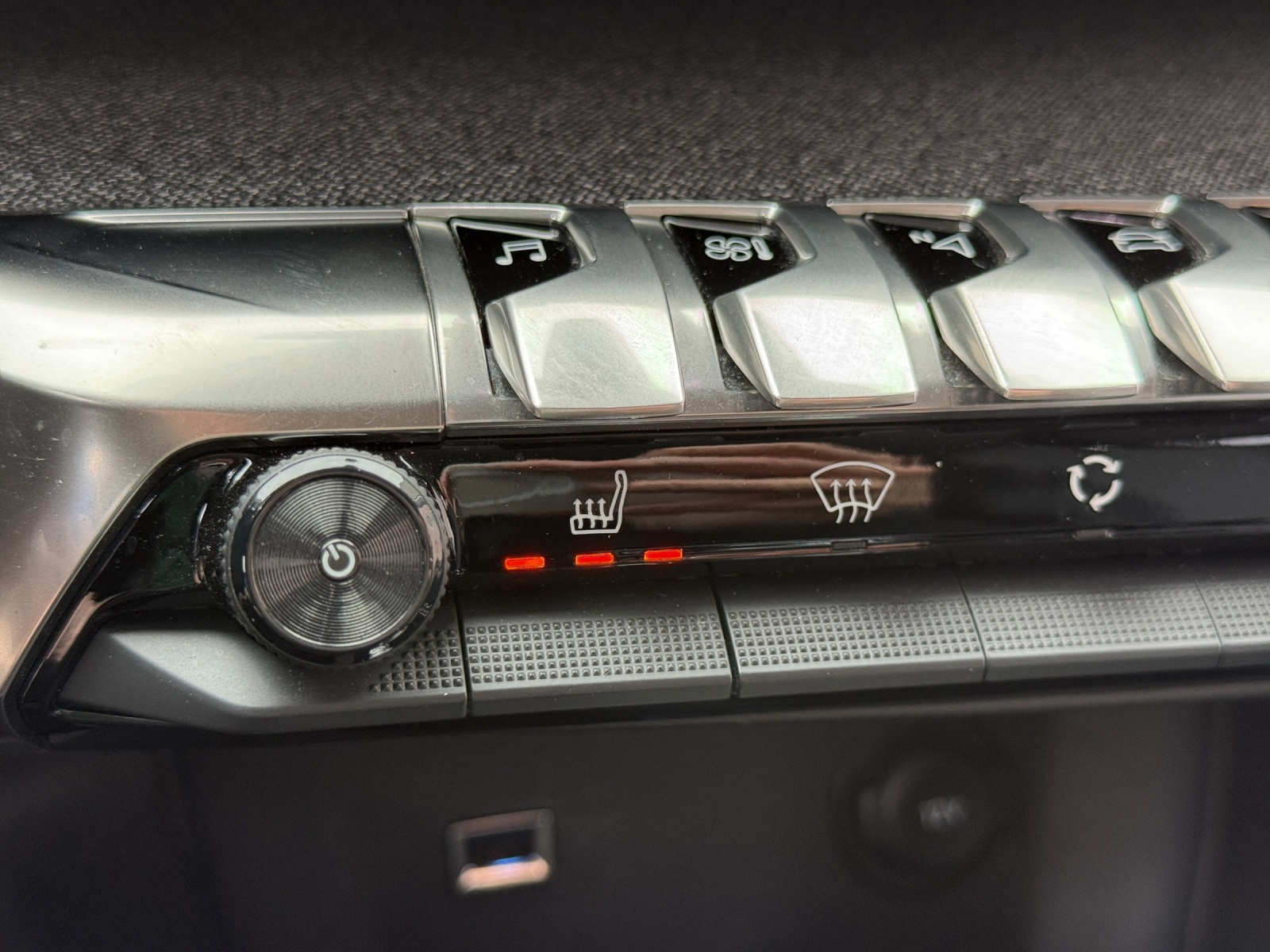 PEUGEOT 3008 1.2 PureTech Active EAT-image-25