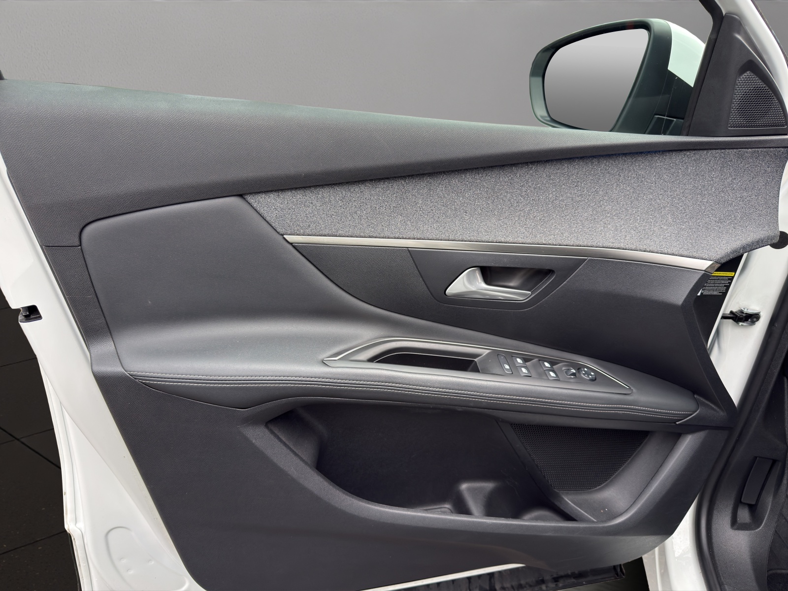 PEUGEOT 3008 1.2 PureTech Active EAT-image-11
