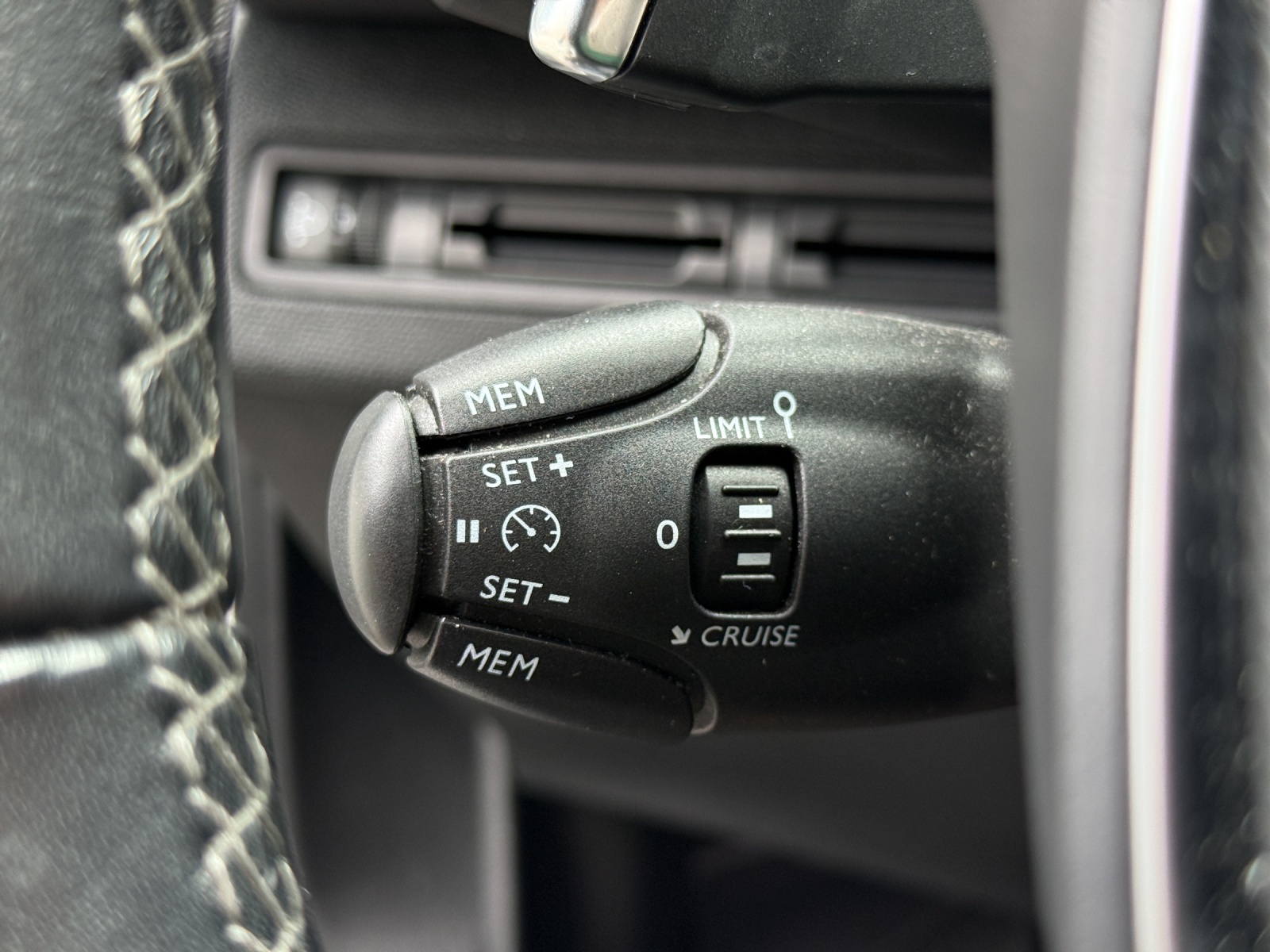 PEUGEOT 3008 1.2 PureTech Active EAT-image-21