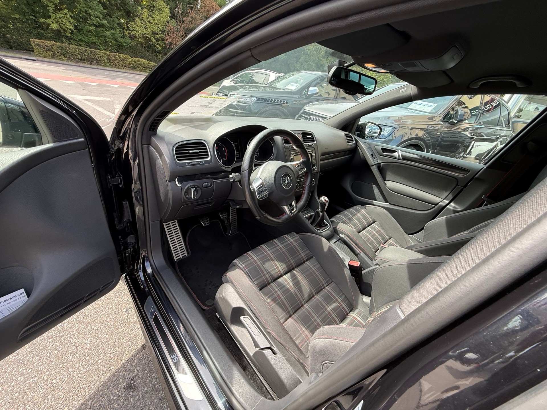 VW Golf 2.0 TSI GTI Edition 35-image-13