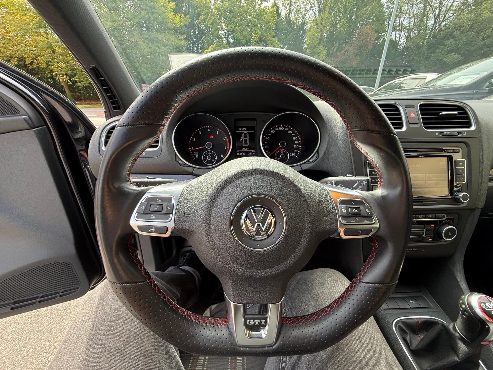VW Golf 2.0 TSI GTI Edition 35-image-18
