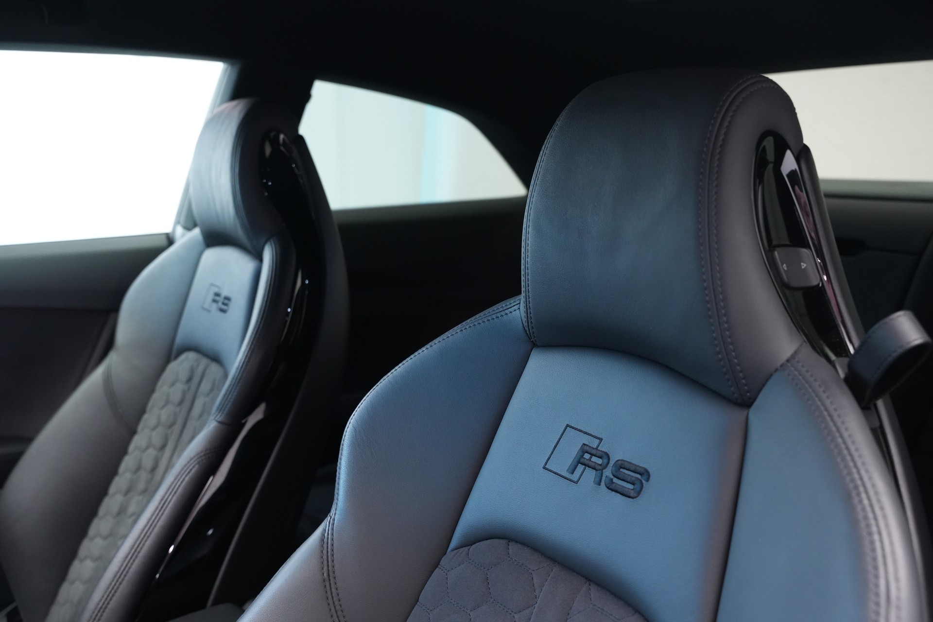 AUDI RS5 Coupé 2.9 TFSI quattro tiptronic *Competition Plus* *Carbon Paket*-image-40
