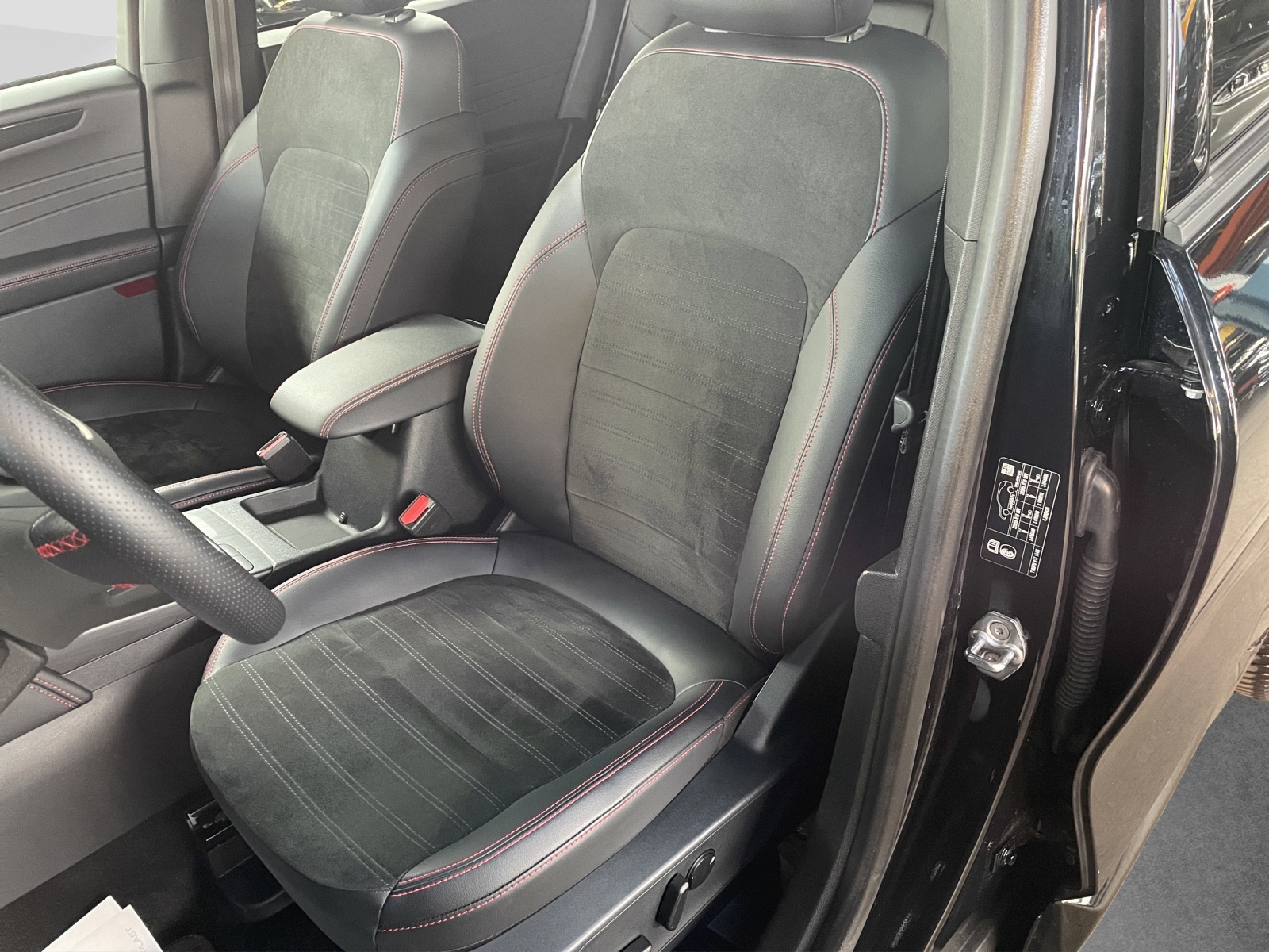 FORD Kuga 2.5 Hybrid ST-Line X 4x4-image-10