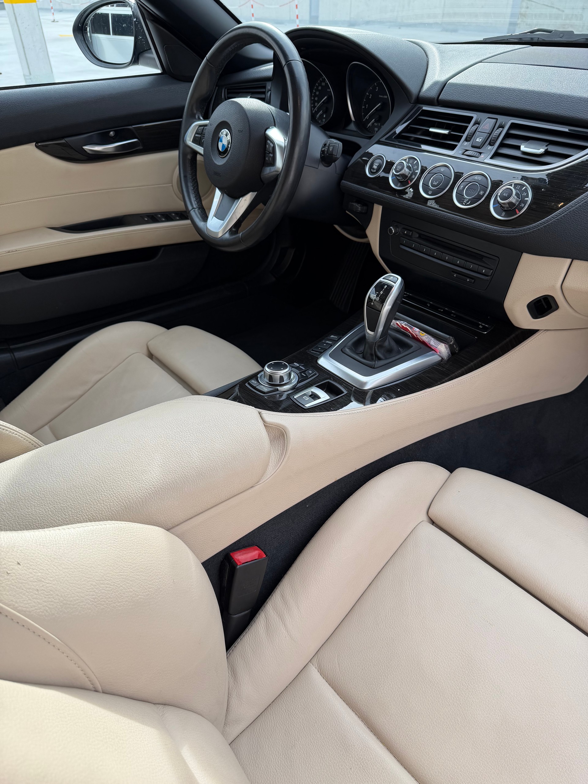 BMW 20i sDrive-image-4