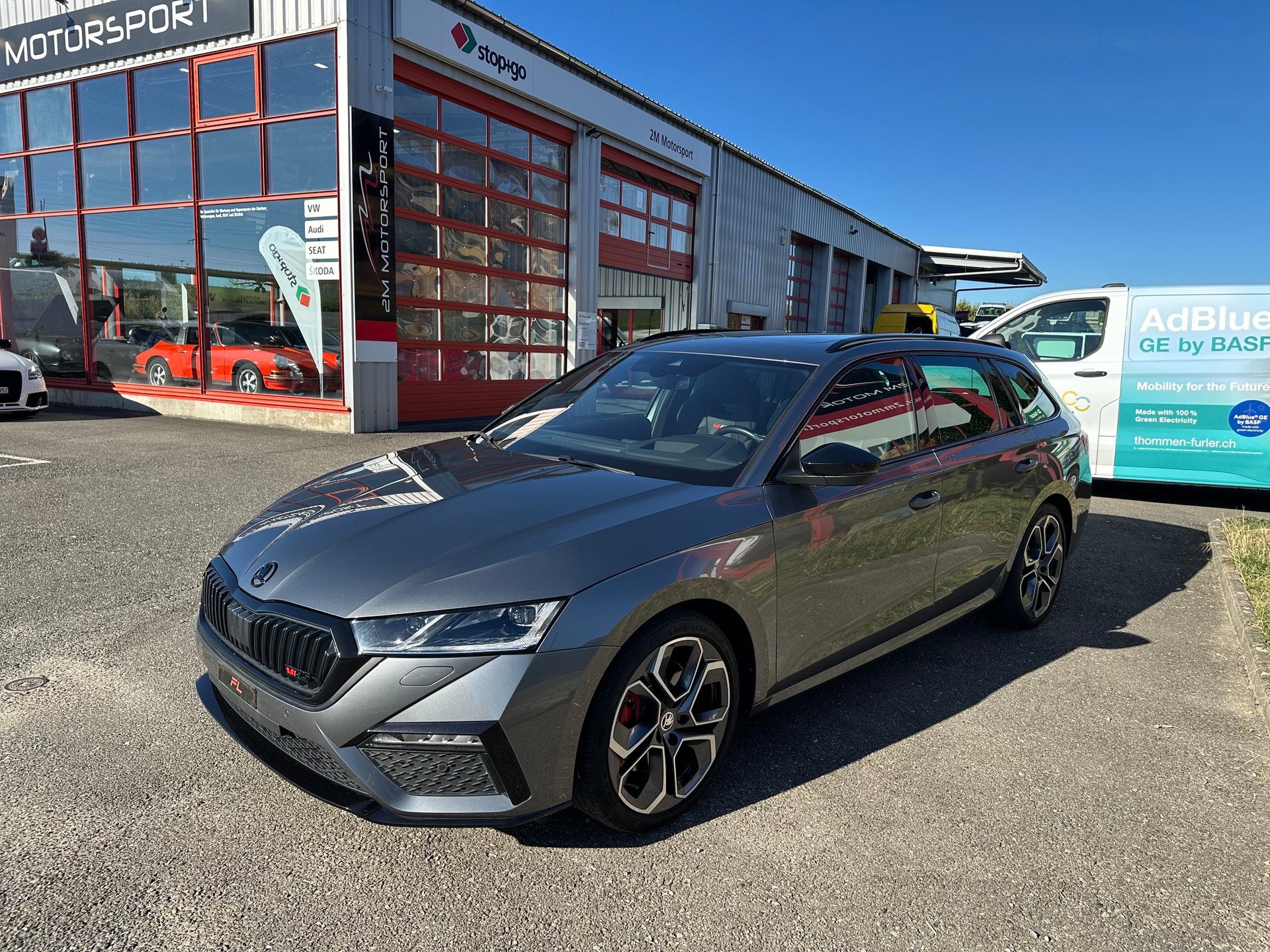 SKODA Octavia Combi 2.0 TSI DSG RS-image-1
