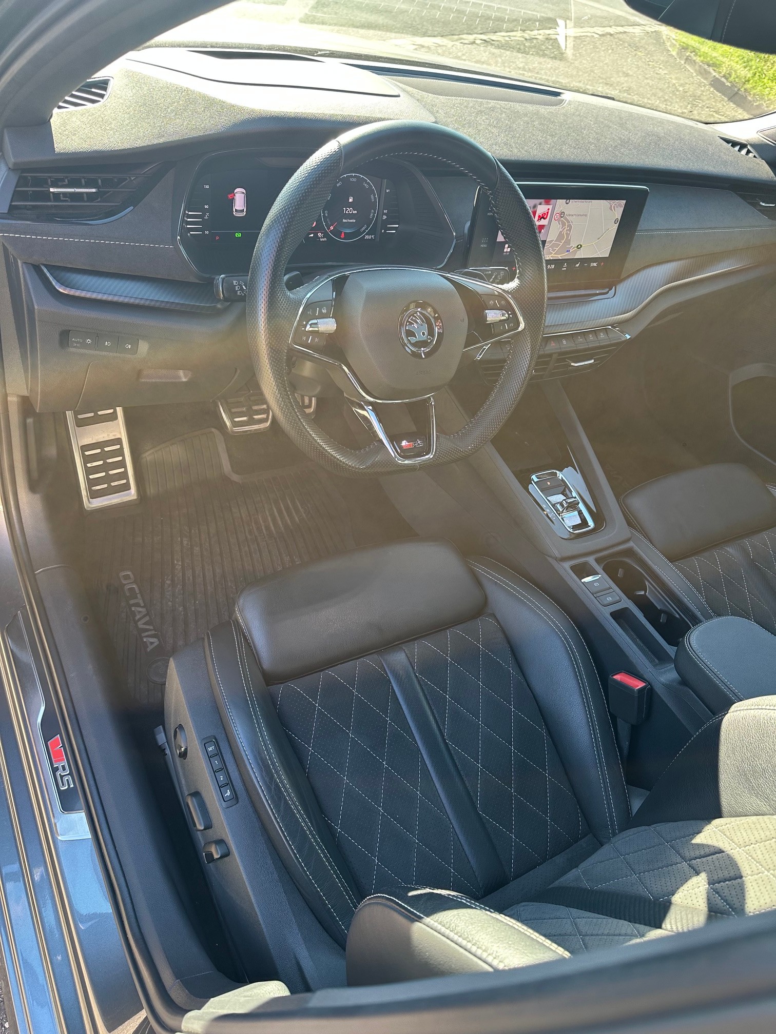 SKODA Octavia Combi 2.0 TSI DSG RS-image-5