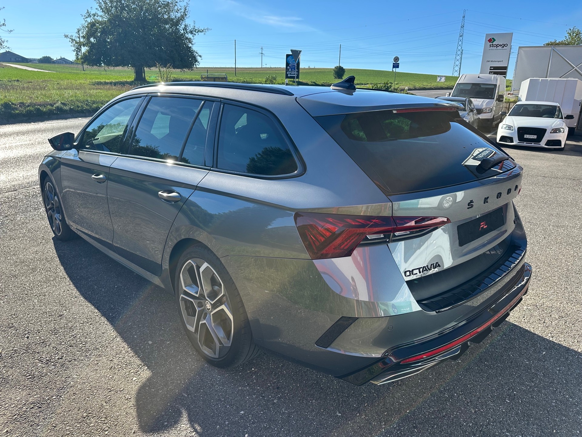 SKODA Octavia Combi 2.0 TSI DSG RS-image-2