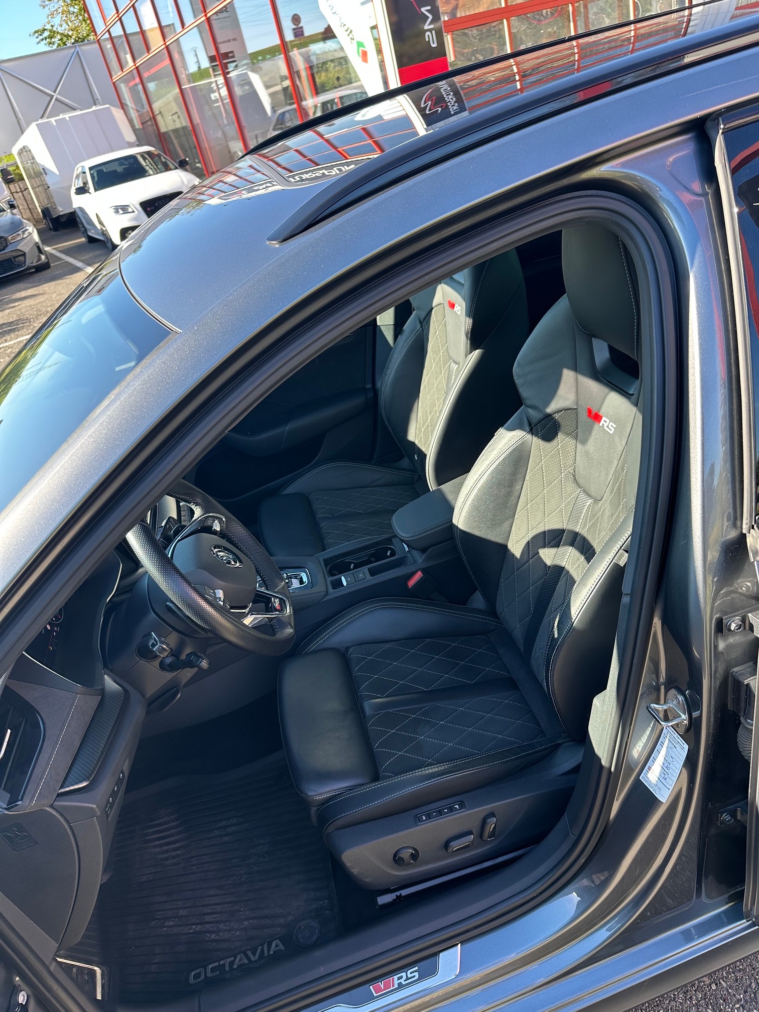 SKODA Octavia Combi 2.0 TSI DSG RS-image-6