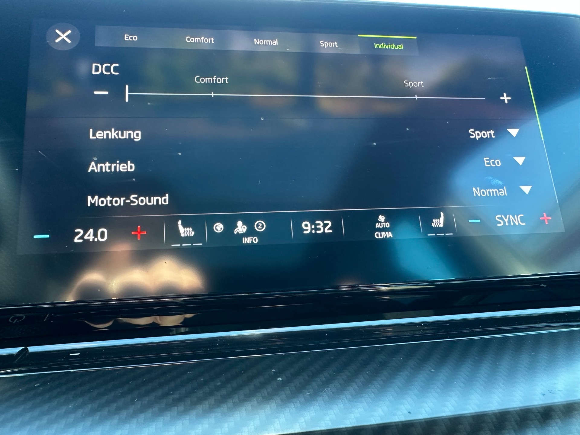 SKODA Octavia Combi 2.0 TSI DSG RS-image-11