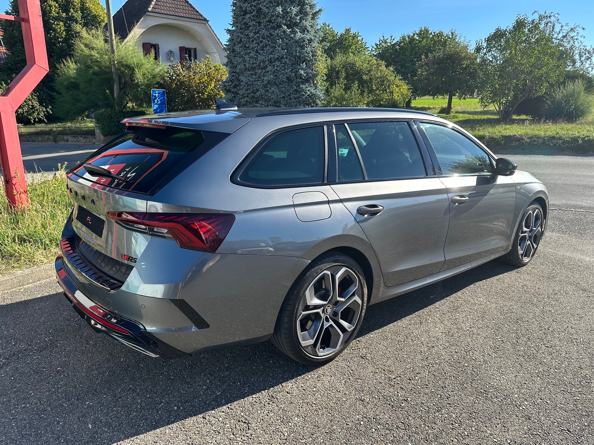 SKODA Octavia Combi 2.0 TSI DSG RS-image-3