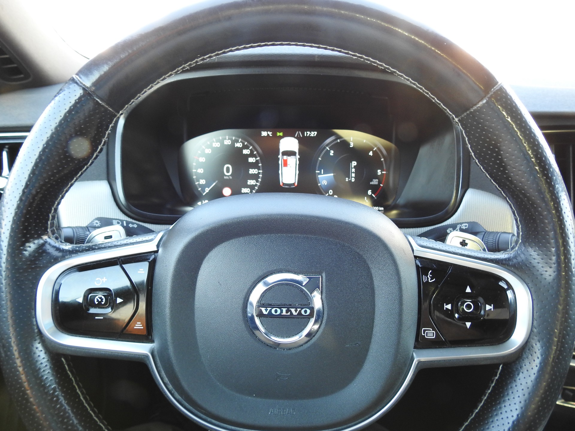 VOLVO V90 D5 AWD R-Design Geartronic Powerpulse-image-27