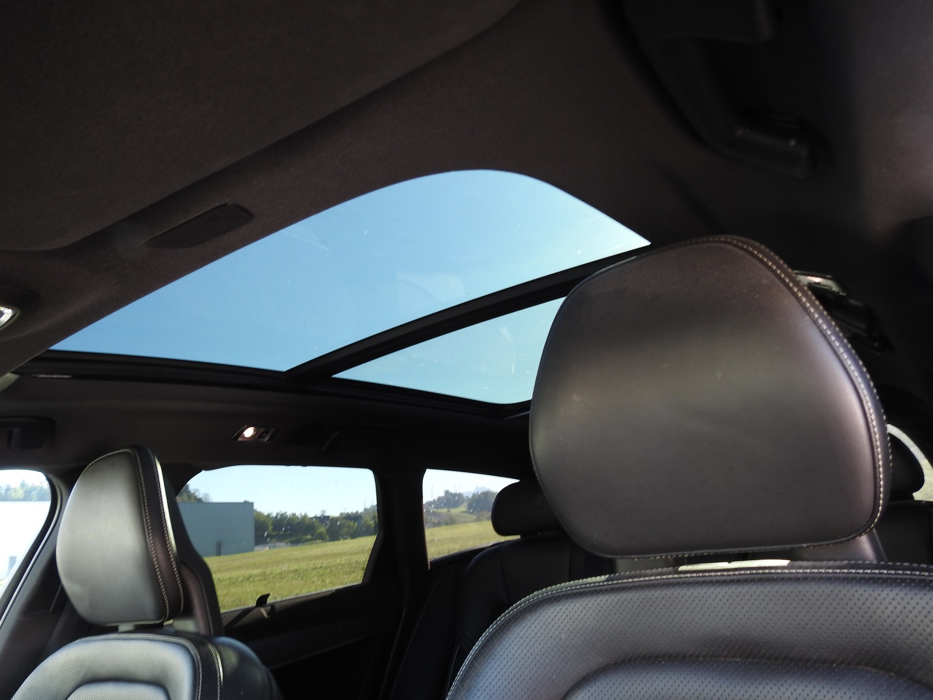 VOLVO V90 D5 AWD R-Design Geartronic Powerpulse-image-28