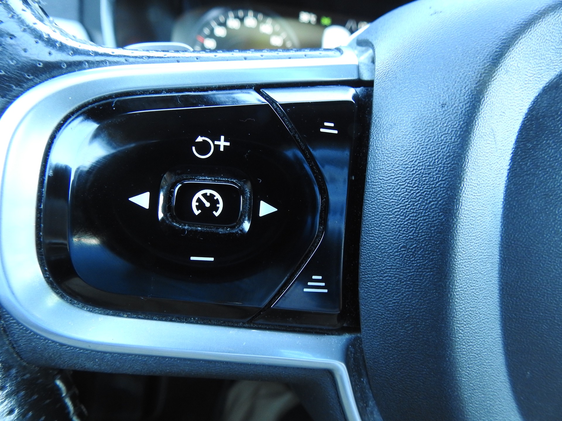 VOLVO V90 D5 AWD R-Design Geartronic Powerpulse-image-25