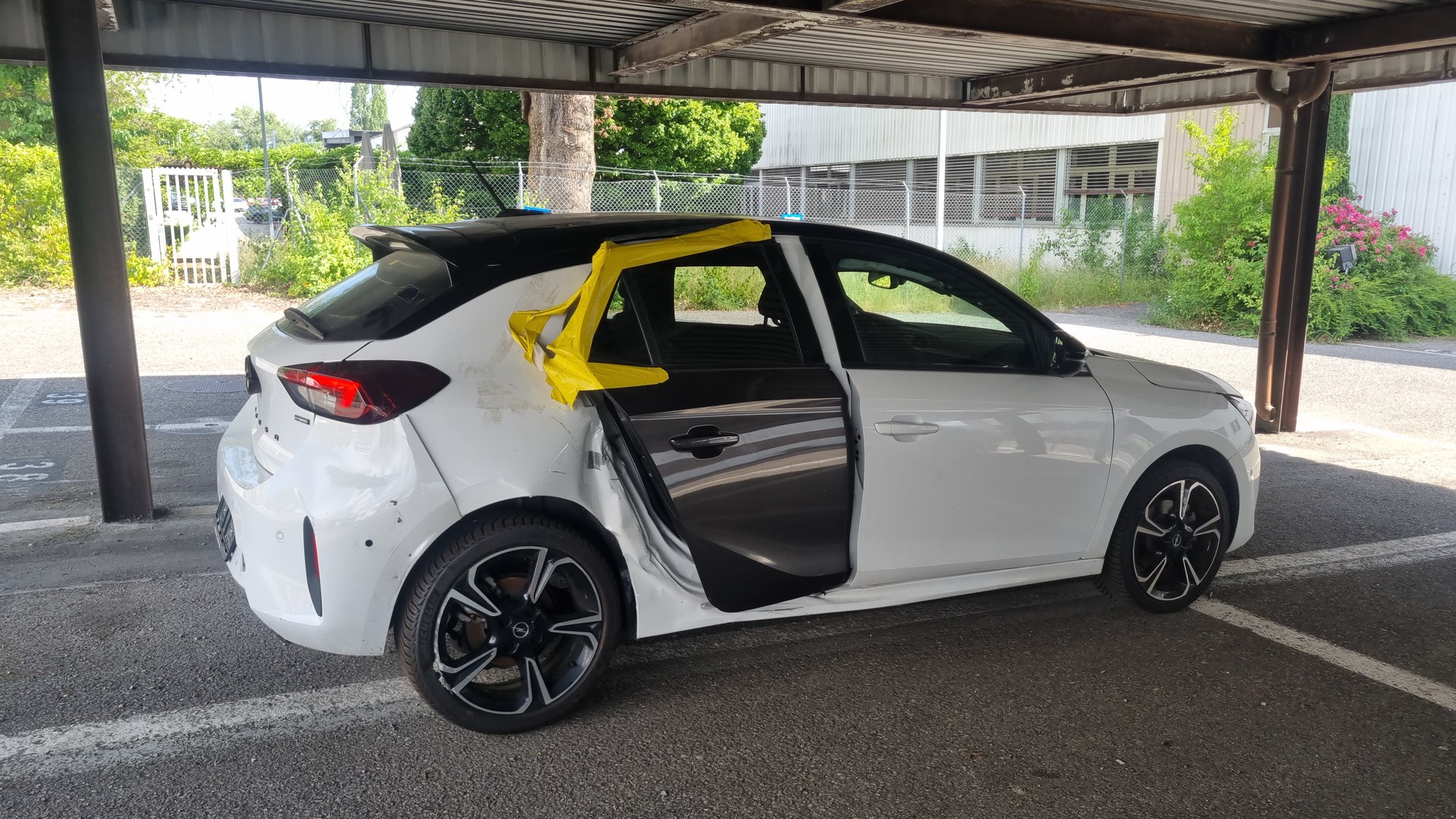 OPEL Corsa 1.2 MHEV GS Celebration-image-6