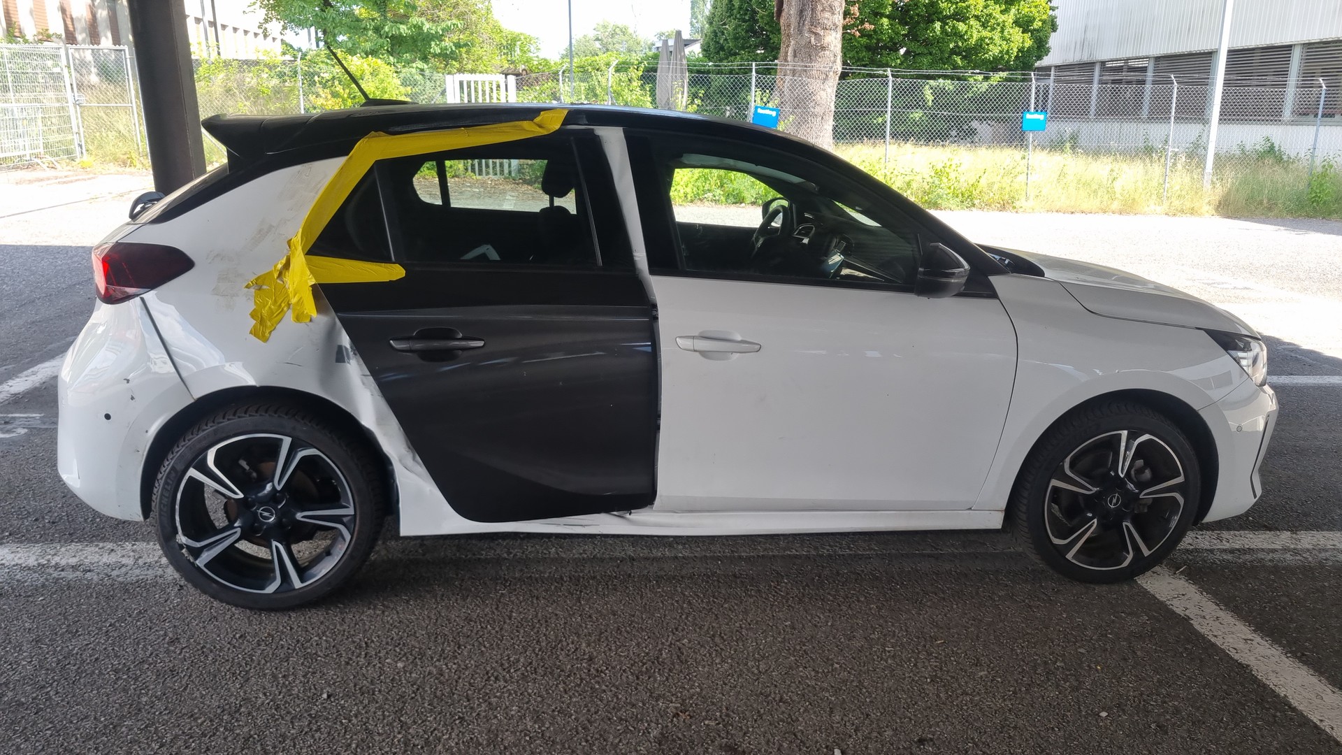 OPEL Corsa 1.2 MHEV GS Celebration-image-9