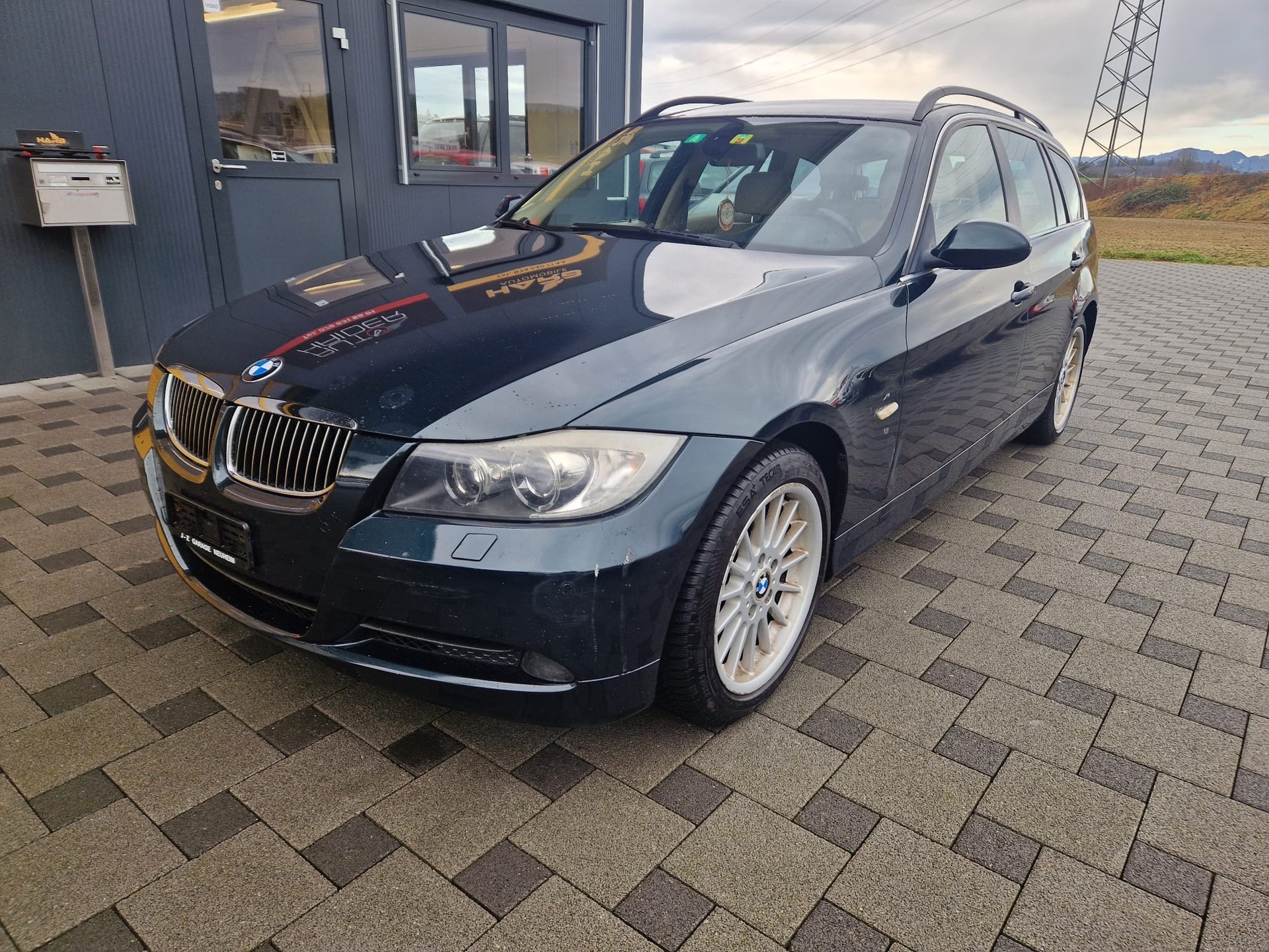 BMW 325xi Touring-image-0