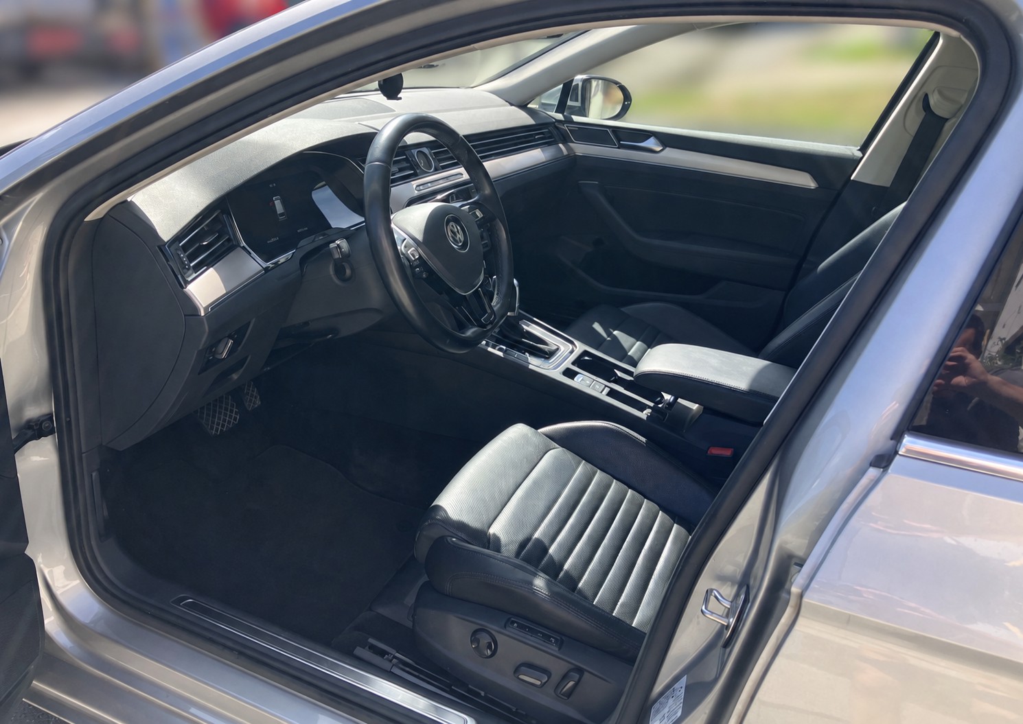VW Passat Variant 2.0 TDI BMT High. DSG 4Motion-image-5