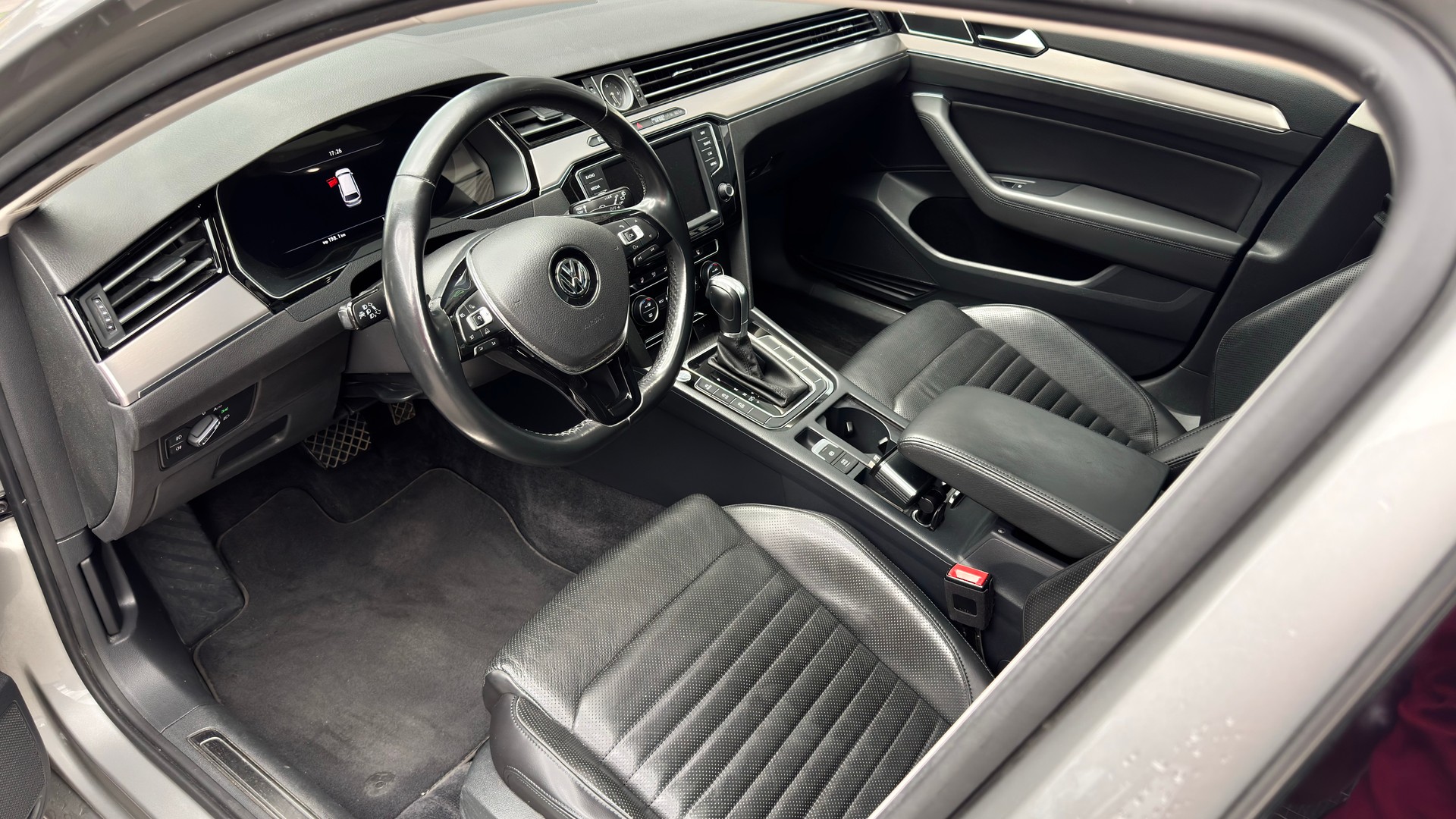 VW Passat Variant 2.0 TDI BMT High. DSG 4Motion-image-6