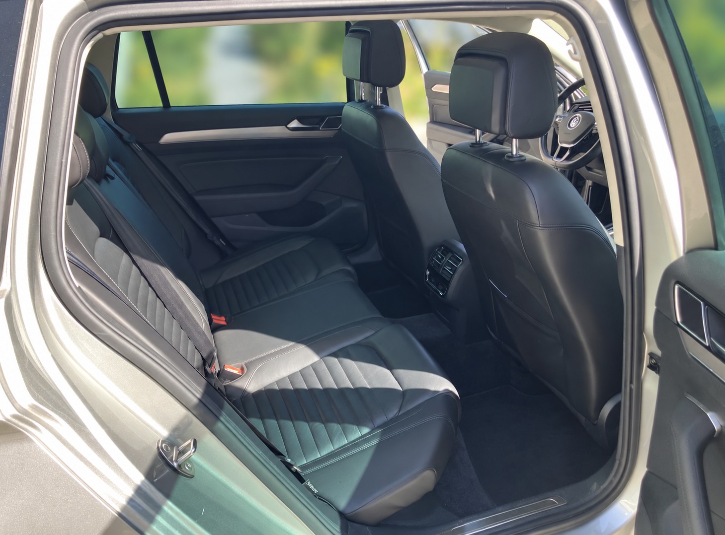 VW Passat Variant 2.0 TDI BMT High. DSG 4Motion-image-8