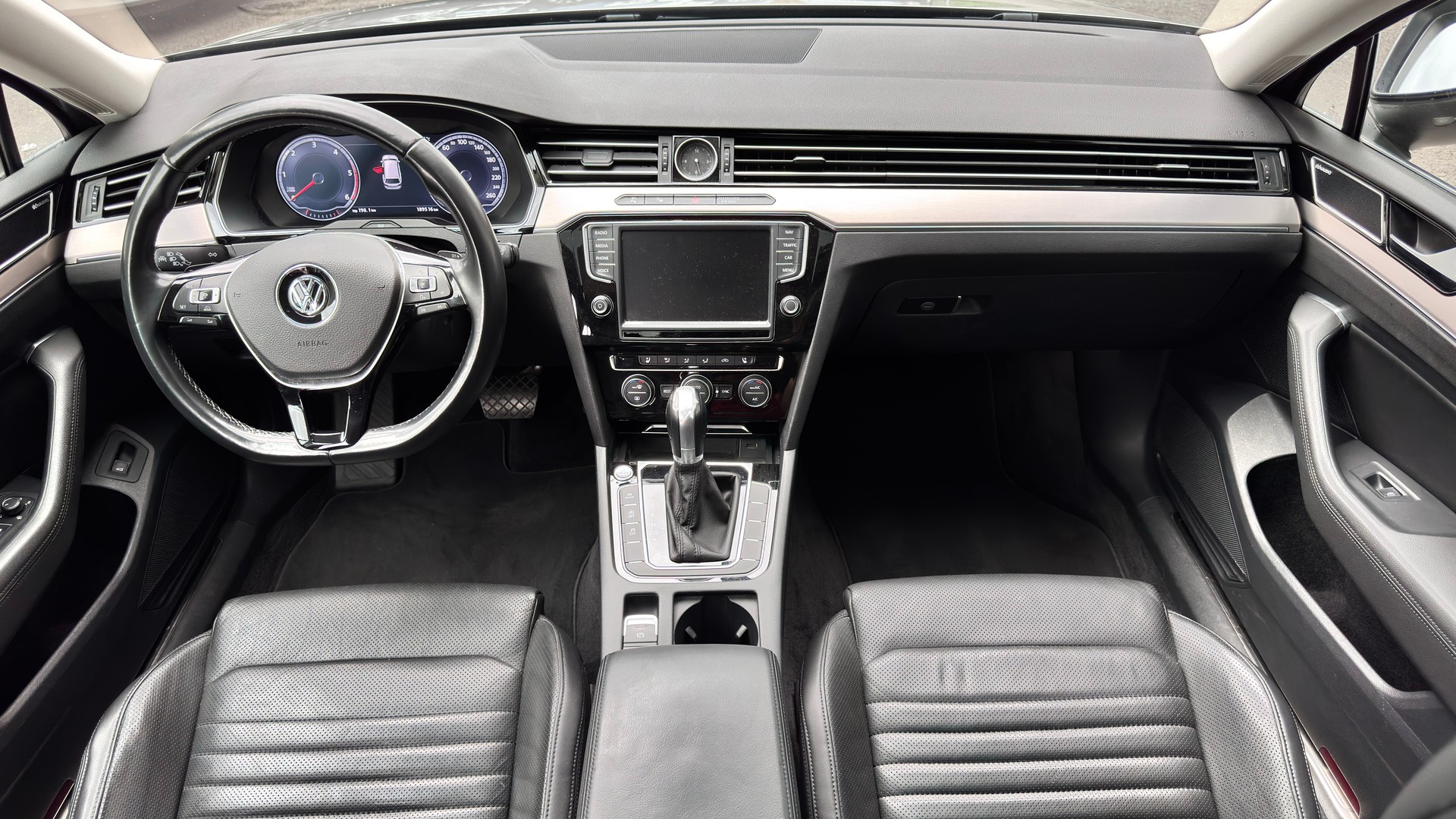 VW Passat Variant 2.0 TDI BMT High. DSG 4Motion-image-5