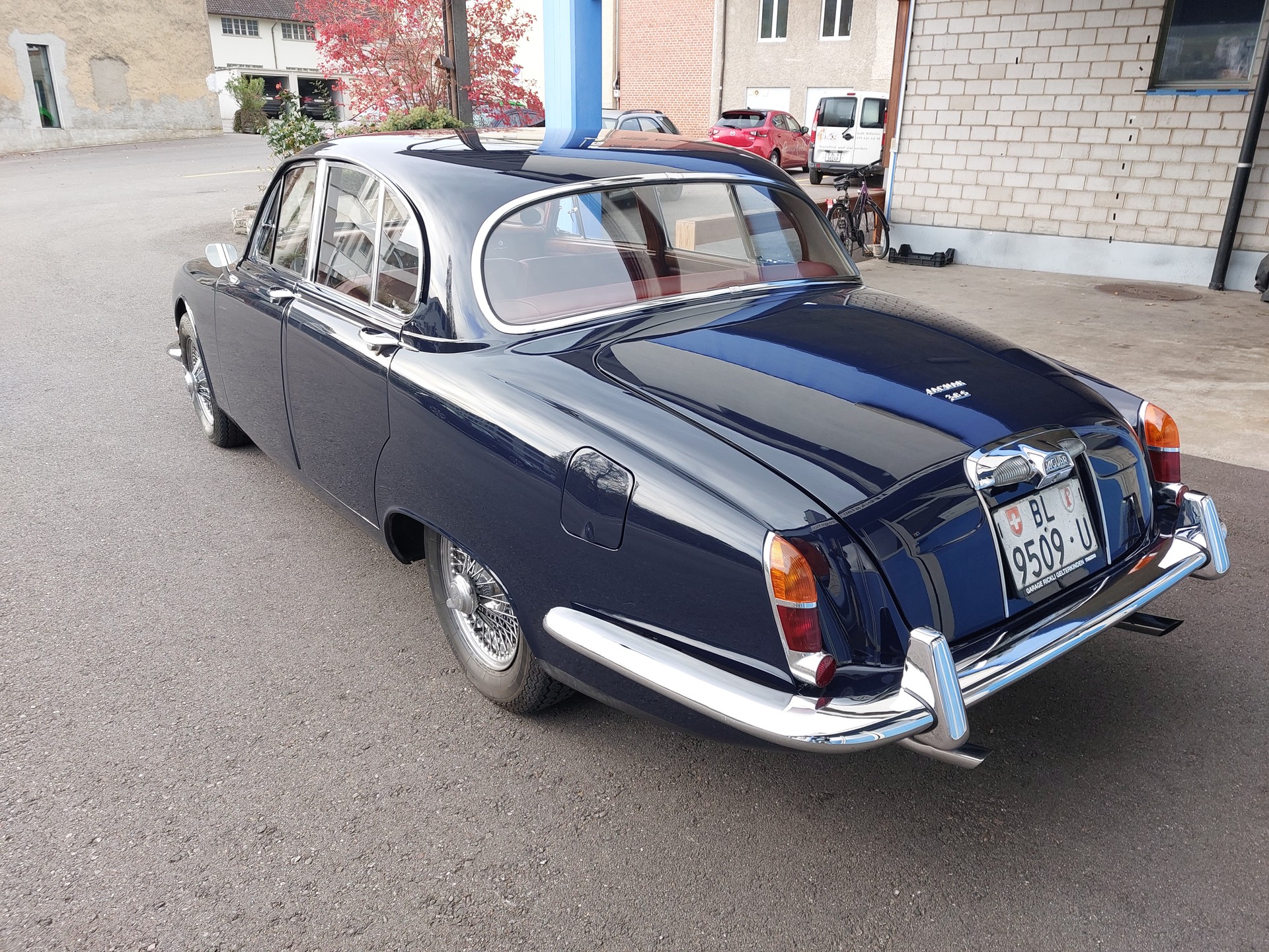JAGUAR S-TYPE-showroom-element-3