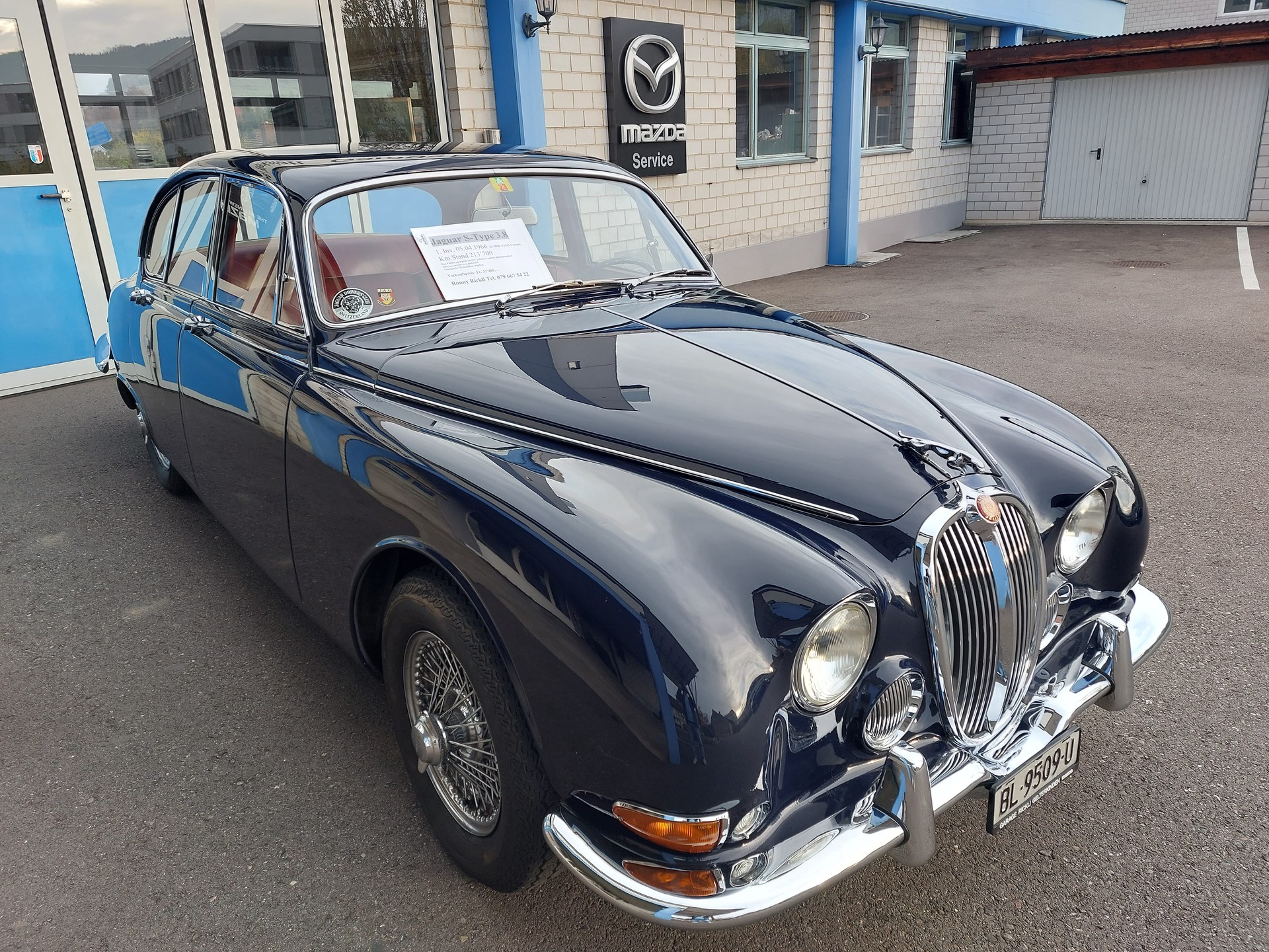 JAGUAR S-TYPE-showroom-element-1