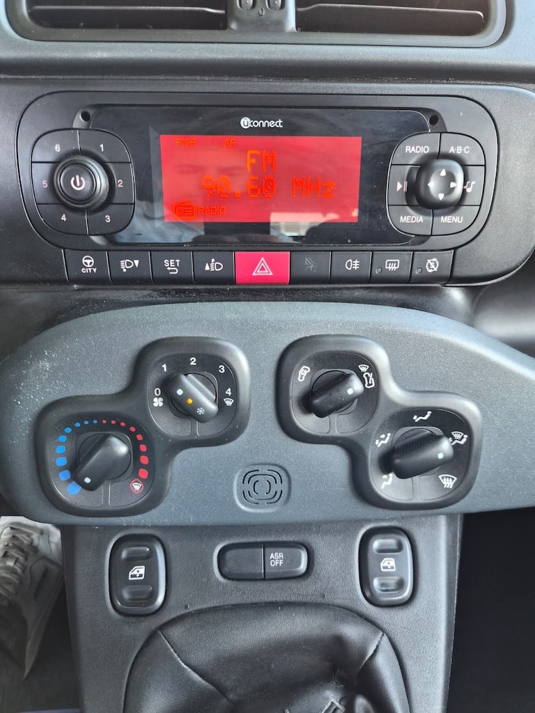 FIAT Panda 1.2 Lounge 5-Plätzer-image-12
