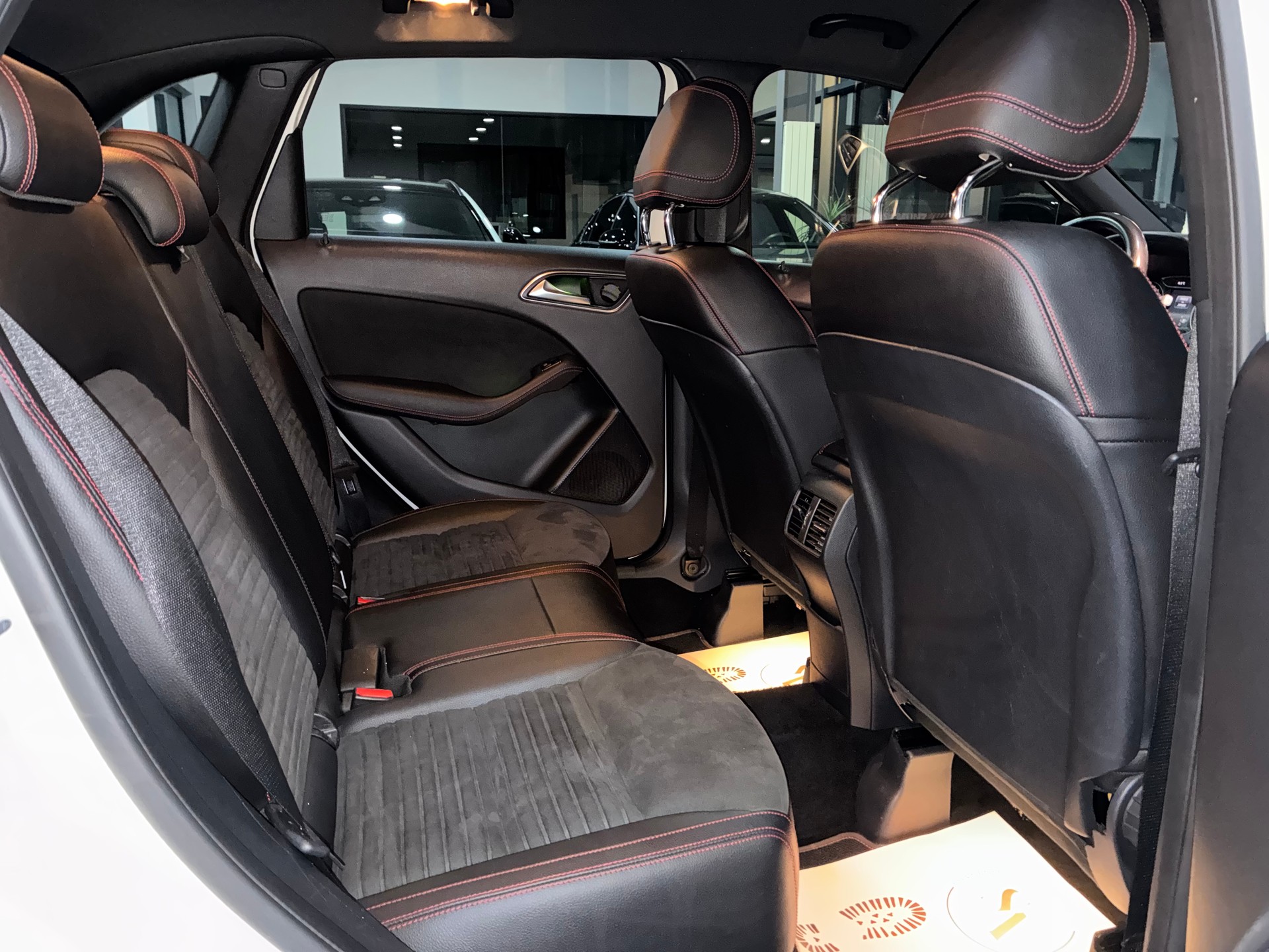 MERCEDES-BENZ B 220 CDI Swiss Star Edition AMG Line 4Matic-image-8