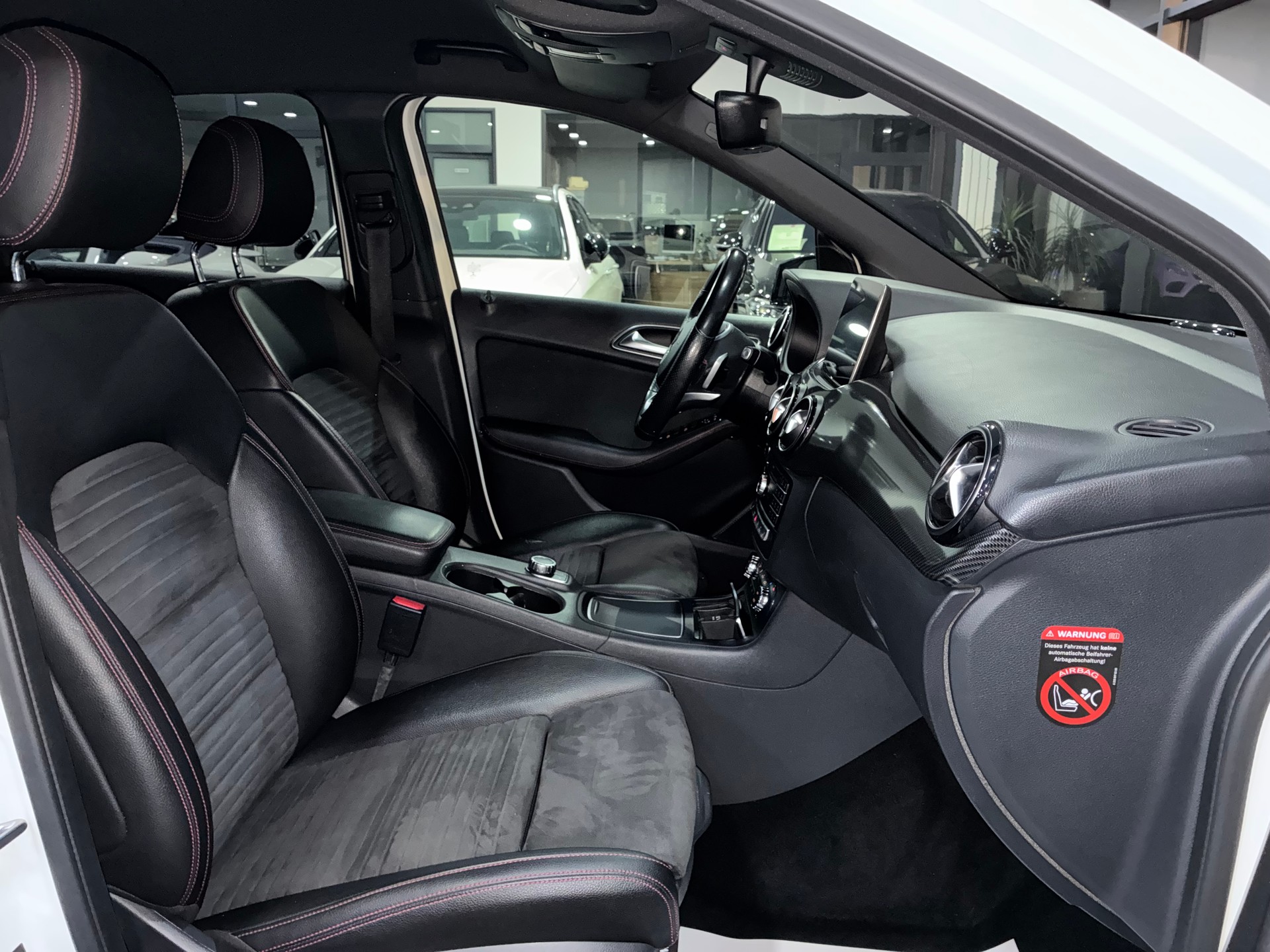 MERCEDES-BENZ B 220 CDI Swiss Star Edition AMG Line 4Matic-image-7
