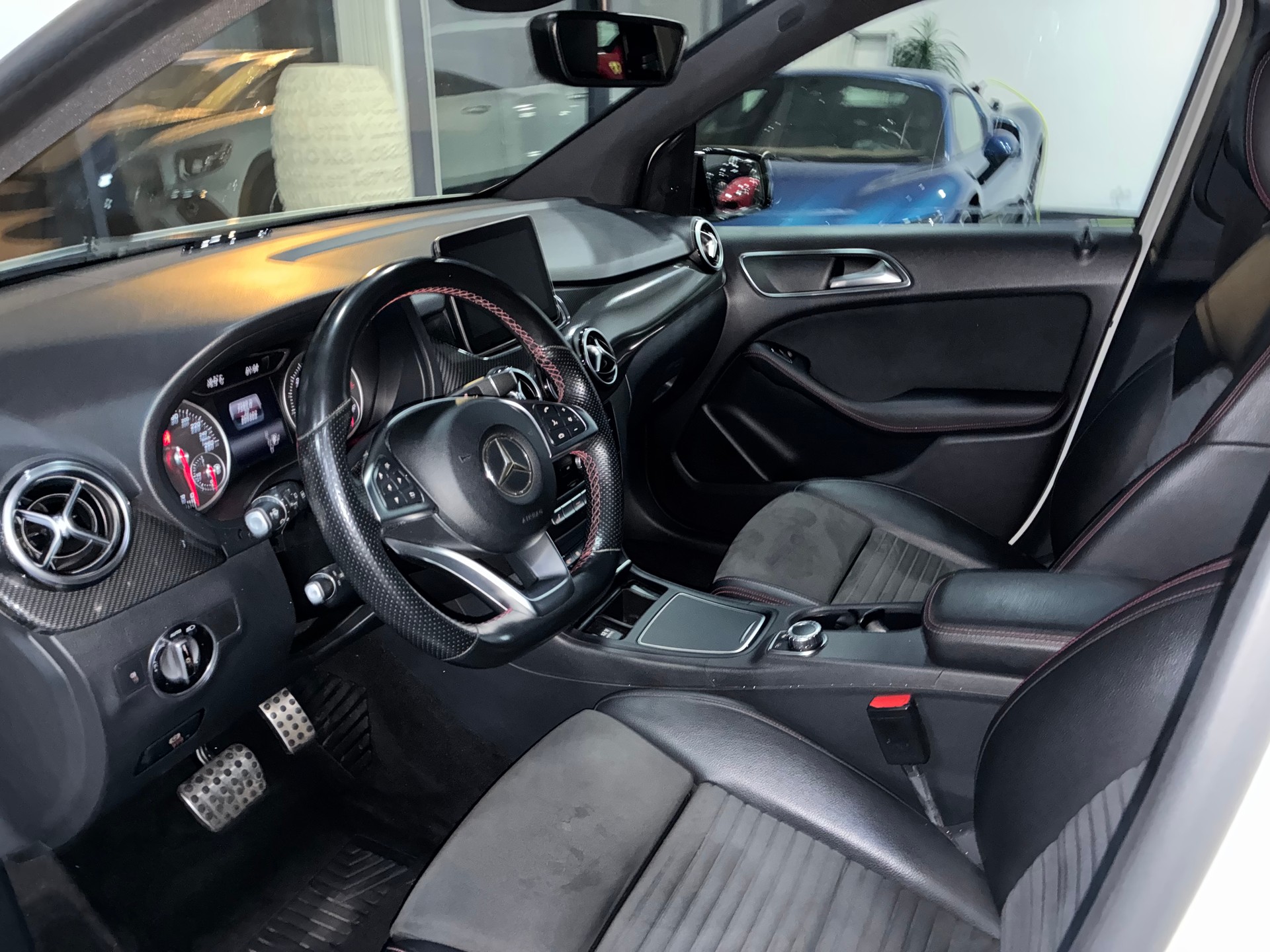 MERCEDES-BENZ B 220 CDI Swiss Star Edition AMG Line 4Matic-image-6
