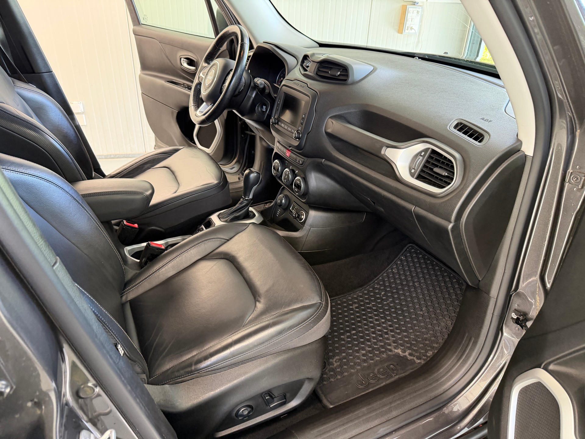 JEEP Renegade 1.4 Turbo Limited AWD-image-17
