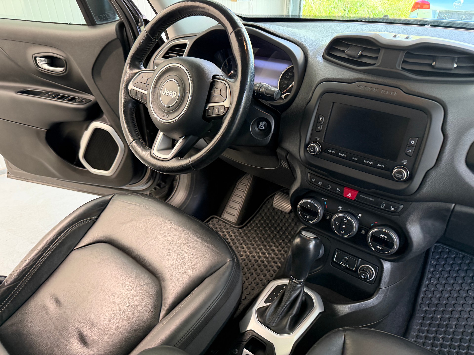 JEEP Renegade 1.4 Turbo Limited AWD-image-19
