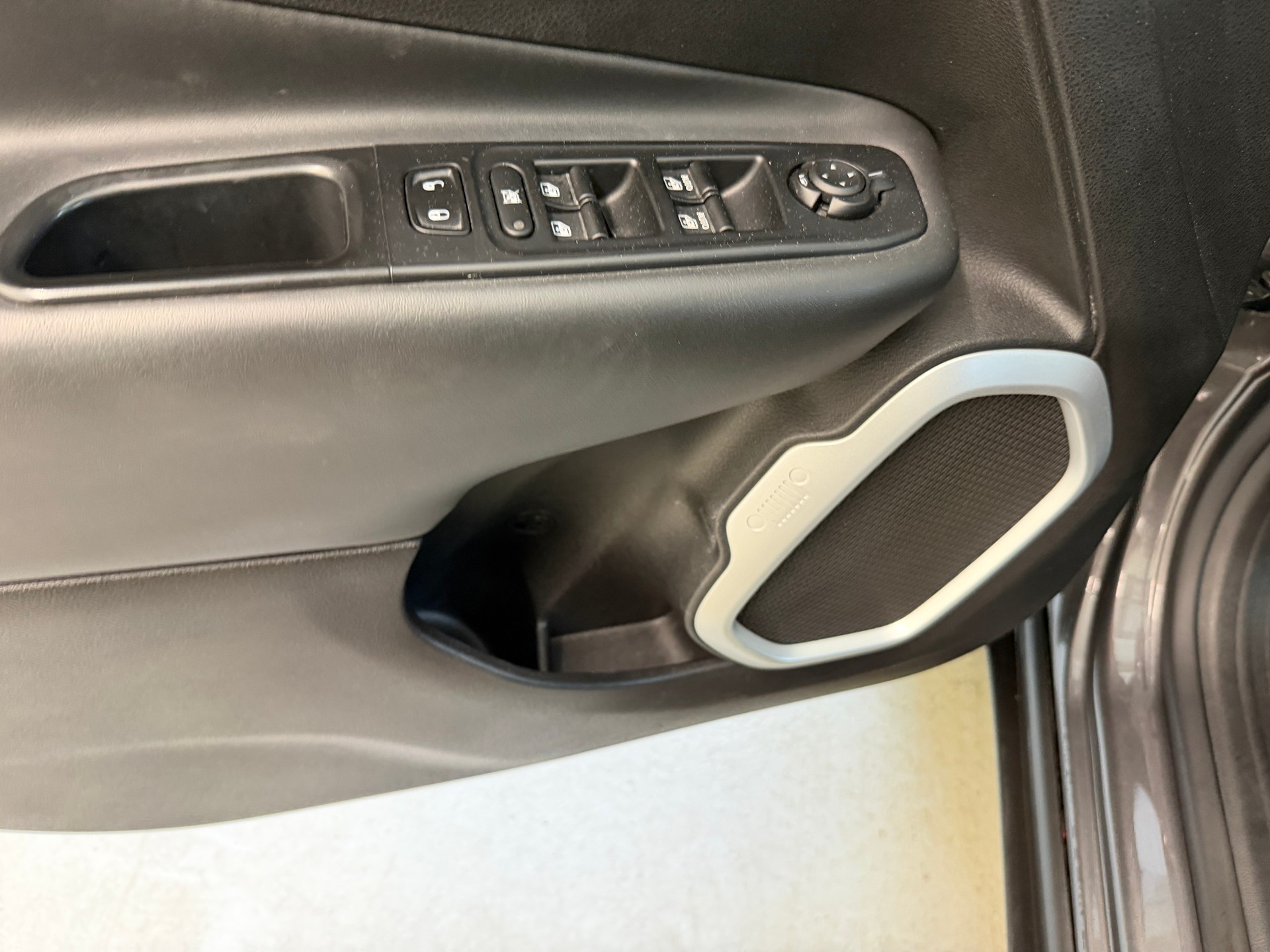 JEEP Renegade 1.4 Turbo Limited AWD-image-13