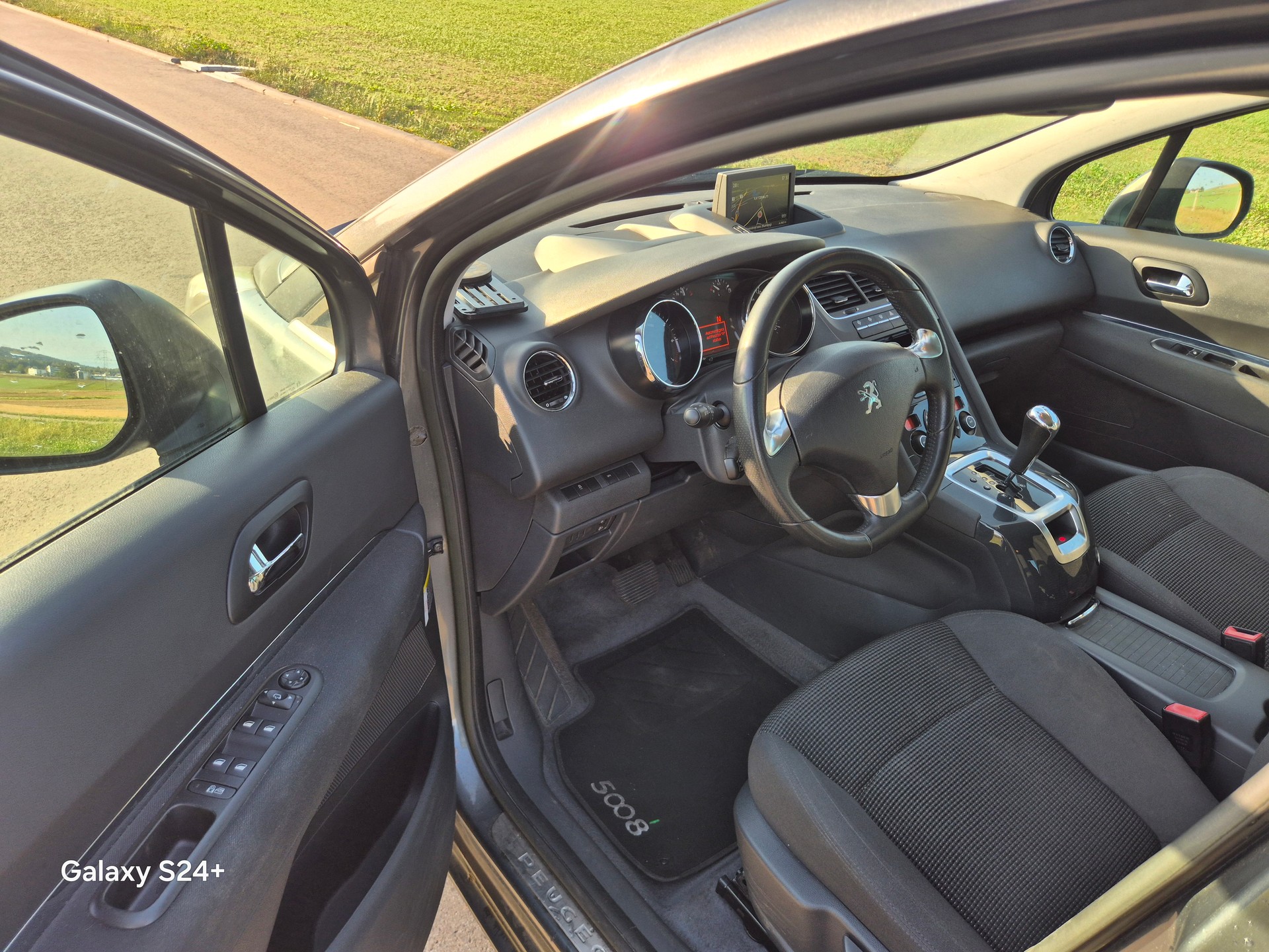 PEUGEOT 5008 1.6 16V T Style Tiptronic-image-9
