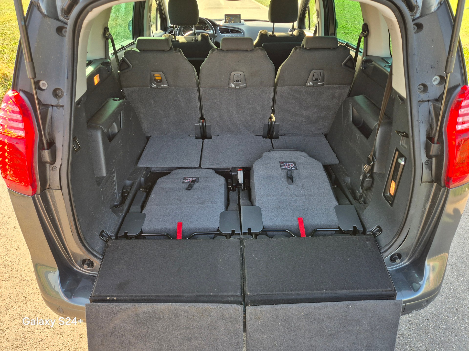 PEUGEOT 5008 1.6 16V T Style Tiptronic-image-7