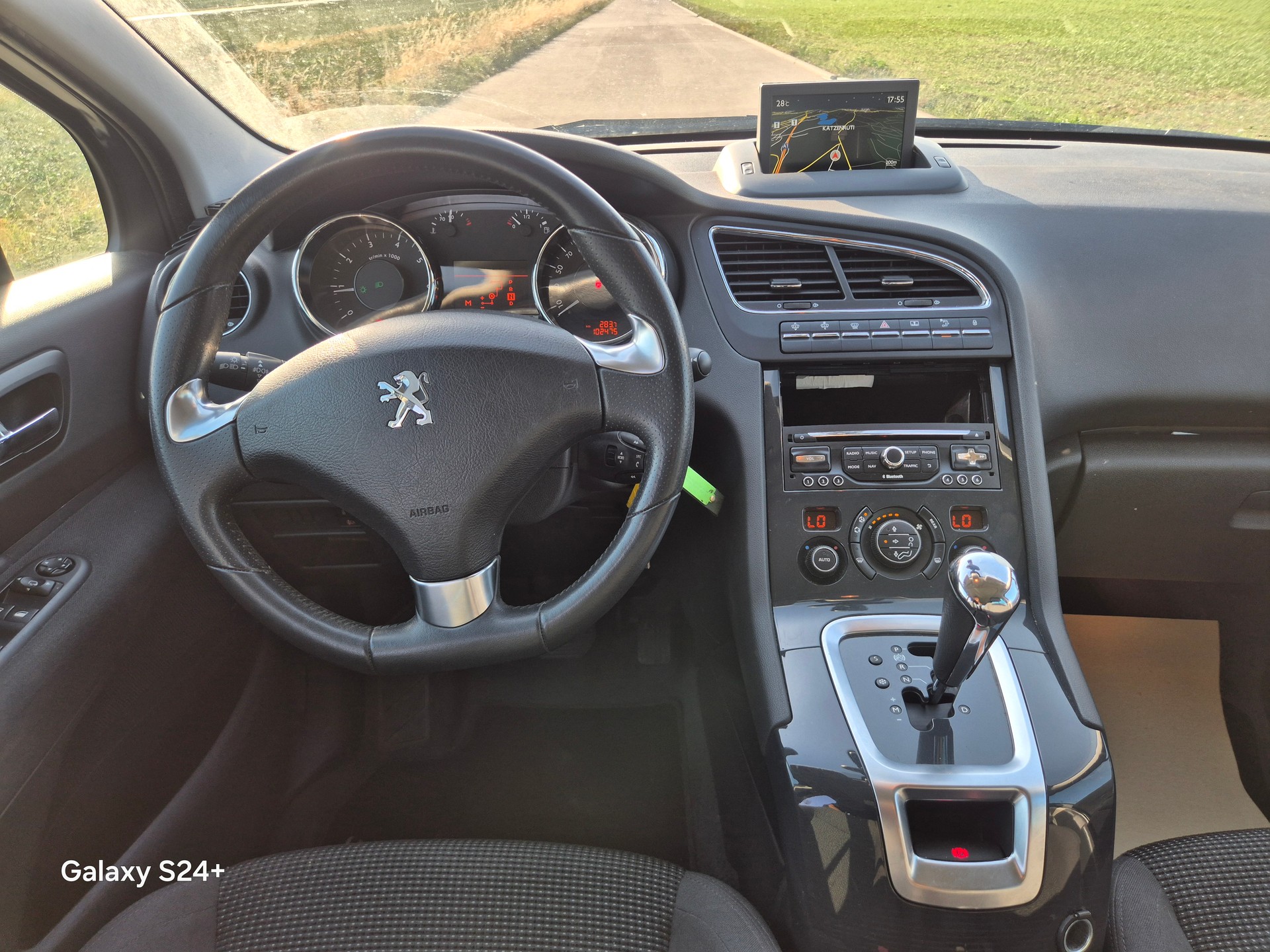 PEUGEOT 5008 1.6 16V T Style Tiptronic-image-11