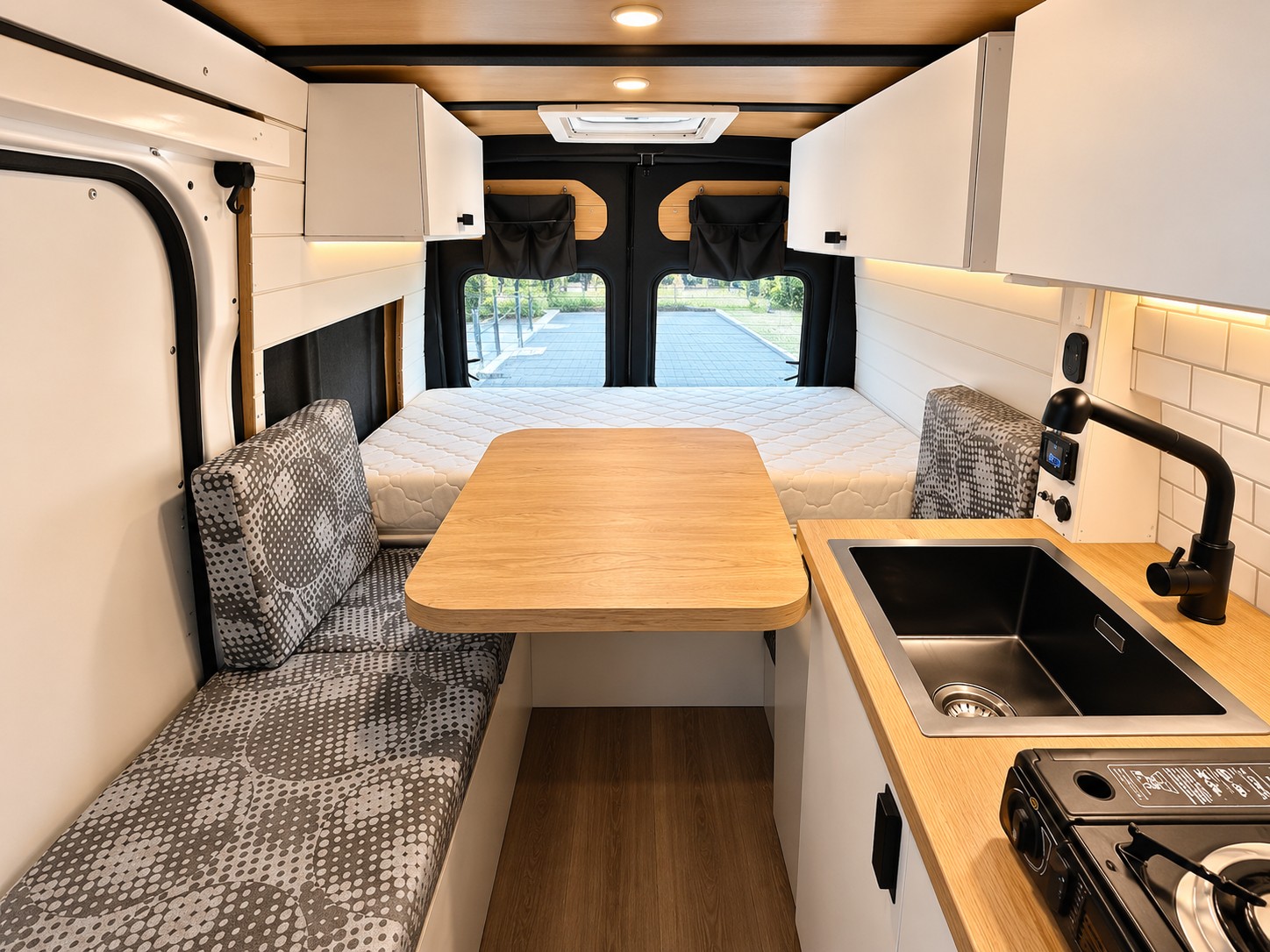 FORD 2.4TDCi 140PS CAMPER *** NEUER AUSBAU*** völlig Autark-image-9
