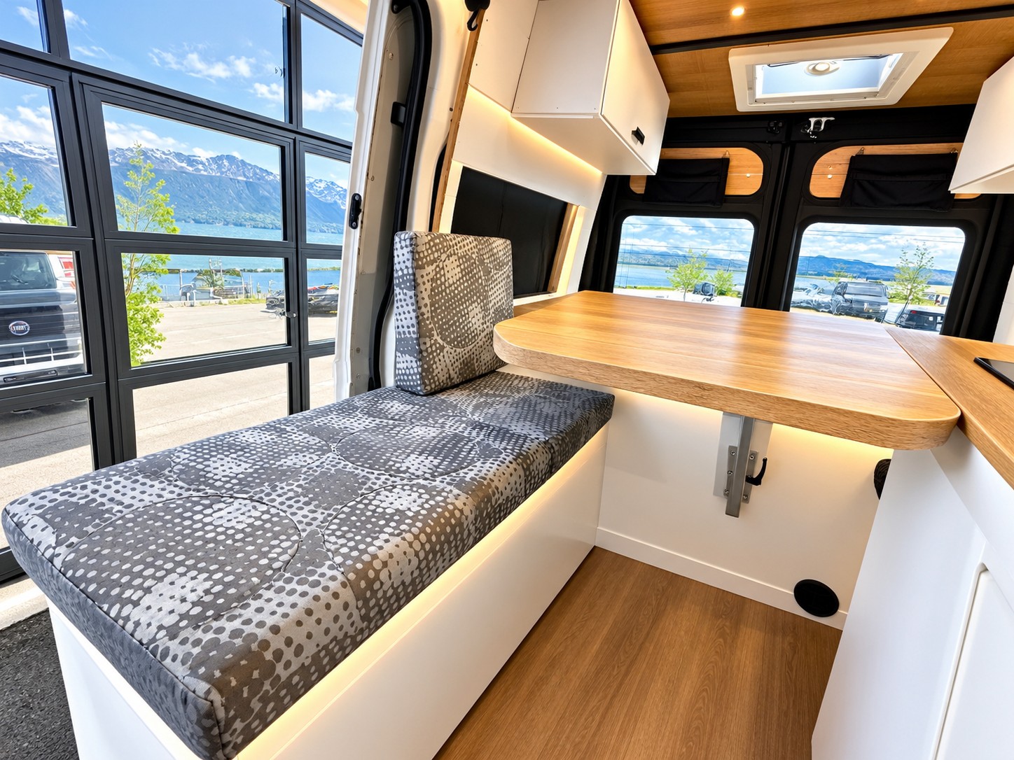 FORD 2.4TDCi 140PS CAMPER *** NEUER AUSBAU*** völlig Autark-image-10