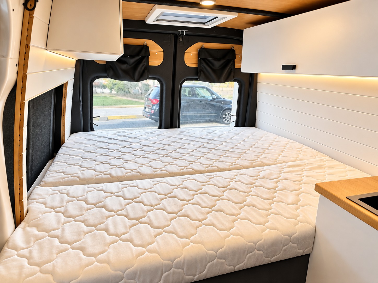 FORD 2.4TDCi 140PS CAMPER *** NEUER AUSBAU*** völlig Autark-image-12