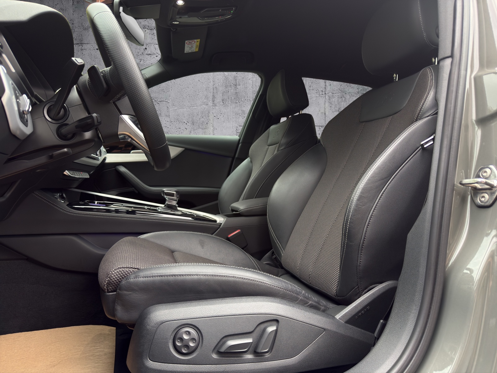 AUDI A4 Avant 40 TDI S line Attraction quattro S-tronic *CH-FZG / Werksgarantie / Gratisservice*-image-5