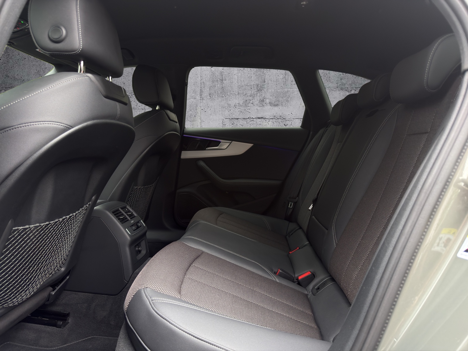 AUDI A4 Avant 40 TDI S line Attraction quattro S-tronic *CH-FZG / Werksgarantie / Gratisservice*-image-9