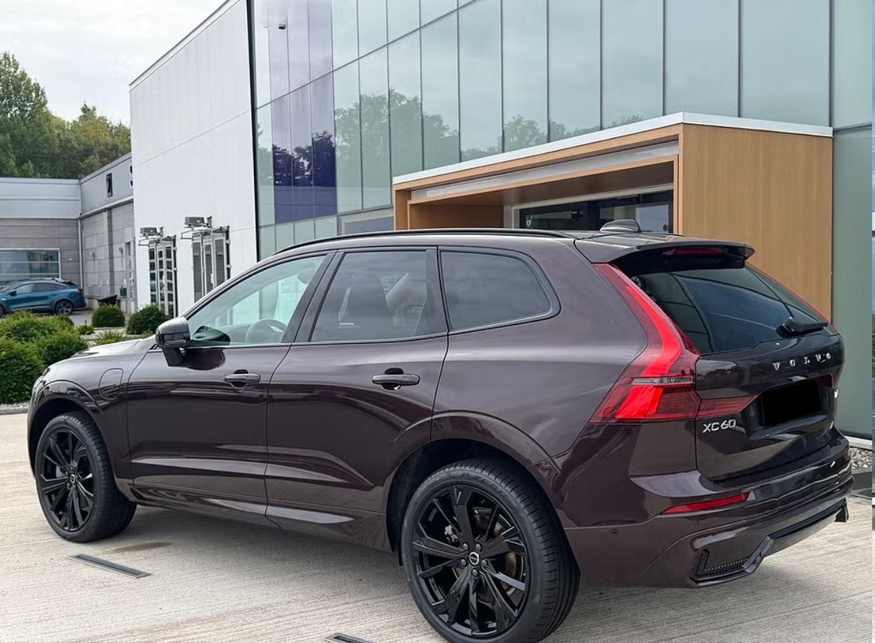 VOLVO XC60 T6 eAWD PluginHybrid Plus Dark Geartronic-image-3
