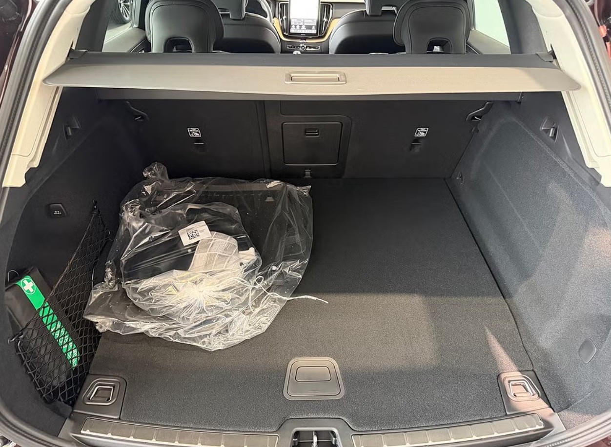 VOLVO XC60 T6 eAWD PluginHybrid Plus Dark Geartronic-image-6